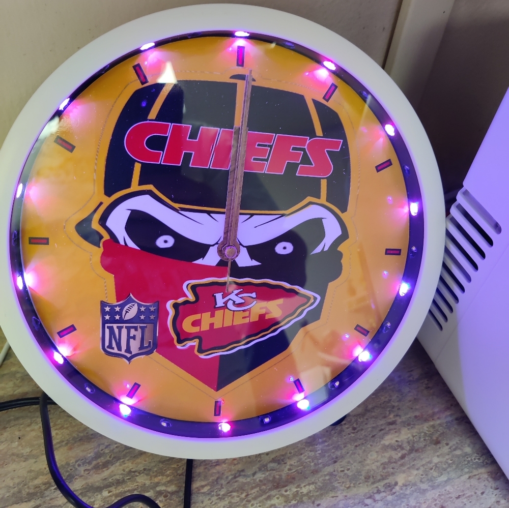 Chiefs led light clock - Picture 4 of 10